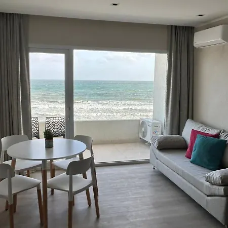 Apartamento Quequen Frente Al Mar Con Pileta Climatizada Exterior foto